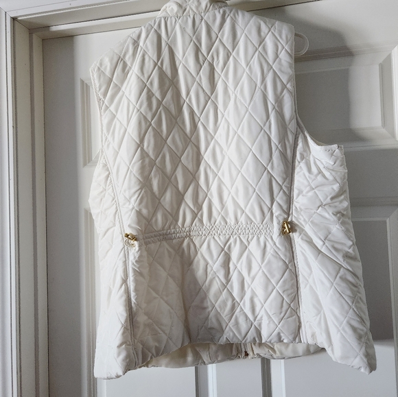 Croft & Barrow Like New White puffer vest with gold zipper and gold trim on back - Picture 5 of 5